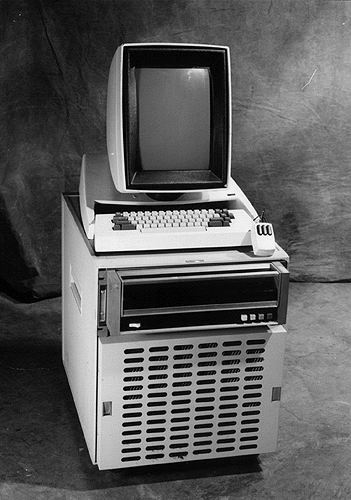 图注:施乐梦工厂70年代早期推出的alto电脑